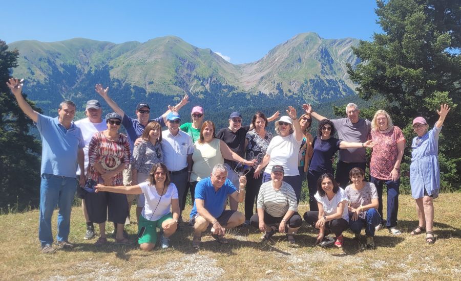 תמונה קבוצתית טיול גי'פים בצפון יוון עם גלי ינאי חוויה אותנטית כשרה